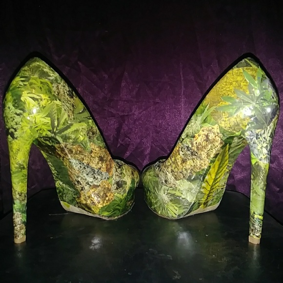 Size 7 420 Heels - Picture 4 of 8